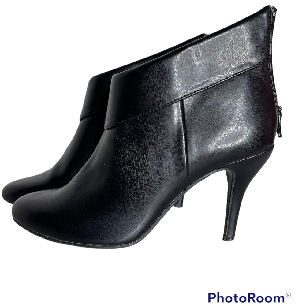 Ann Marino black faux leather fold over ankle bootie